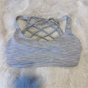 Lululemon sports bra size 4